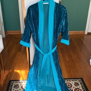 Urban Outfitters - crushed velvet robe in Turquoise